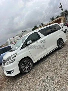 Toyota Vellfire 4