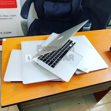 MacBook air core i5 128gb/4gb . keyboard light. 2