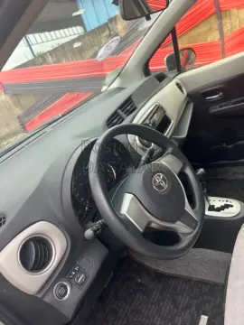 2012 TOYOTA VITZ 4WD 3