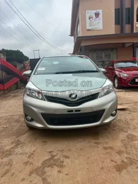 2012 TOYOTA VITZ 4WD