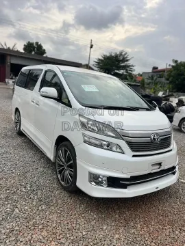Toyota Vellfire 2