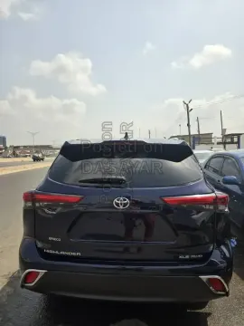 Toyota highlander XLE 2021 Model 3