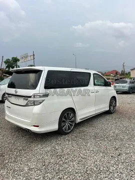 Toyota Vellfire 5
