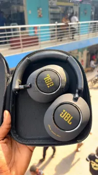JBL Tune 960 headphone with protective bag 2
