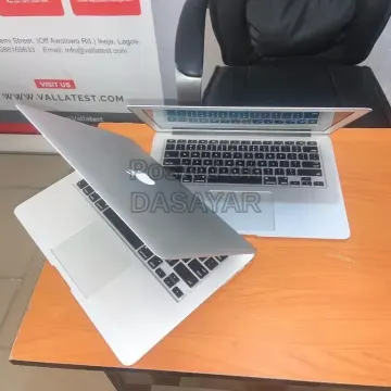 MacBook air core i5 128gb/4gb . keyboard light. 4