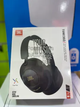 JBL Tune 960 headphone with protective bag 3
